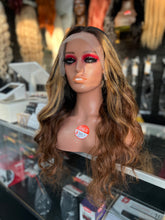 Load image into Gallery viewer, Blonde/brown highlight body wave lace frontal wig
